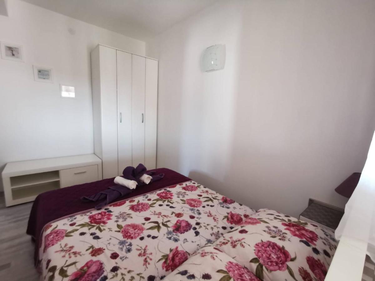 Apartmani Tajana Sukošan Exterior foto